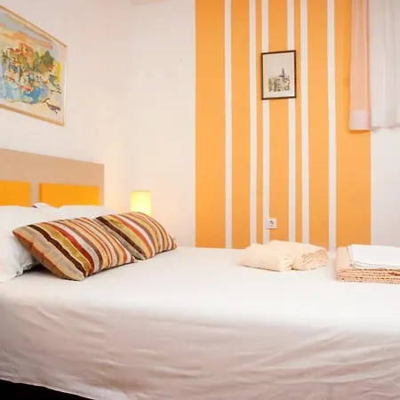 With Parking Space - 8817 Makarska