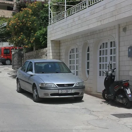 Apartment With Parking Space - 8817 Makarska