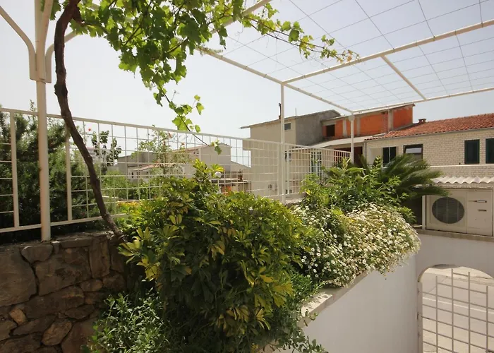 With Parking Space - 8817 Makarska