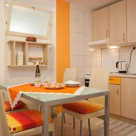 With Parking Space - 8817 Apartamento Makarska